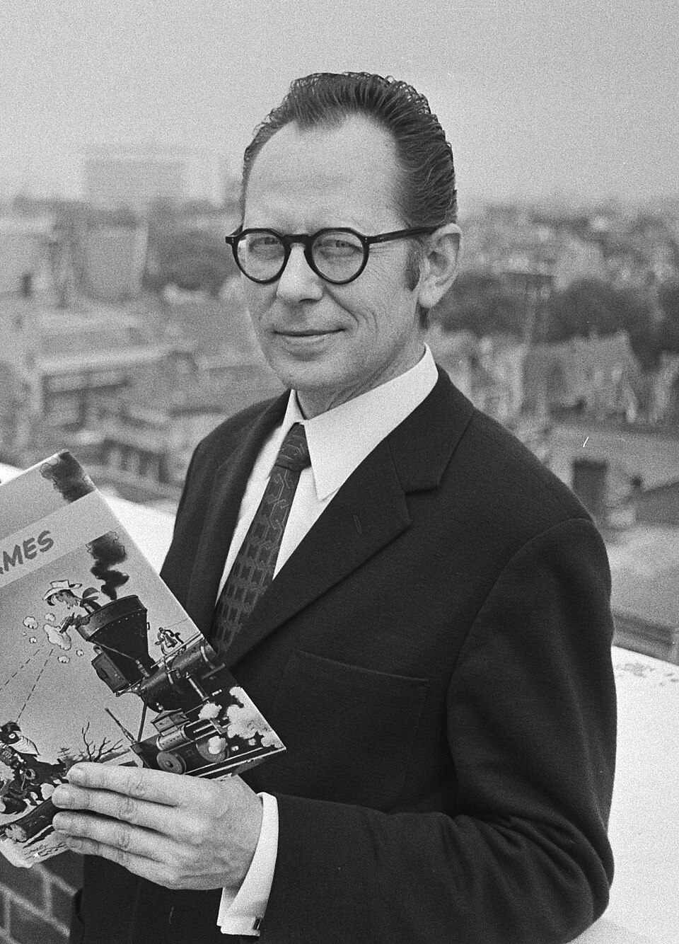 Morris (cartoonist)